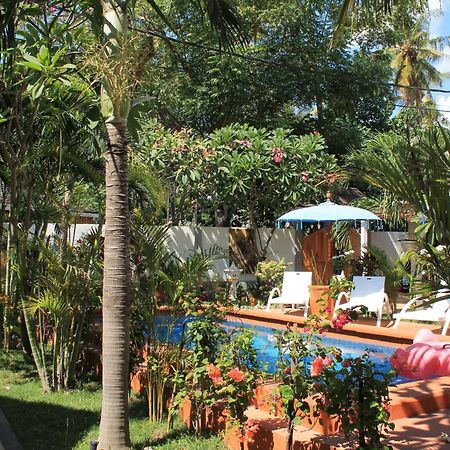 New Balengku Dua Hotel - Adults Only ギリ・アイル エクステリア 写真
