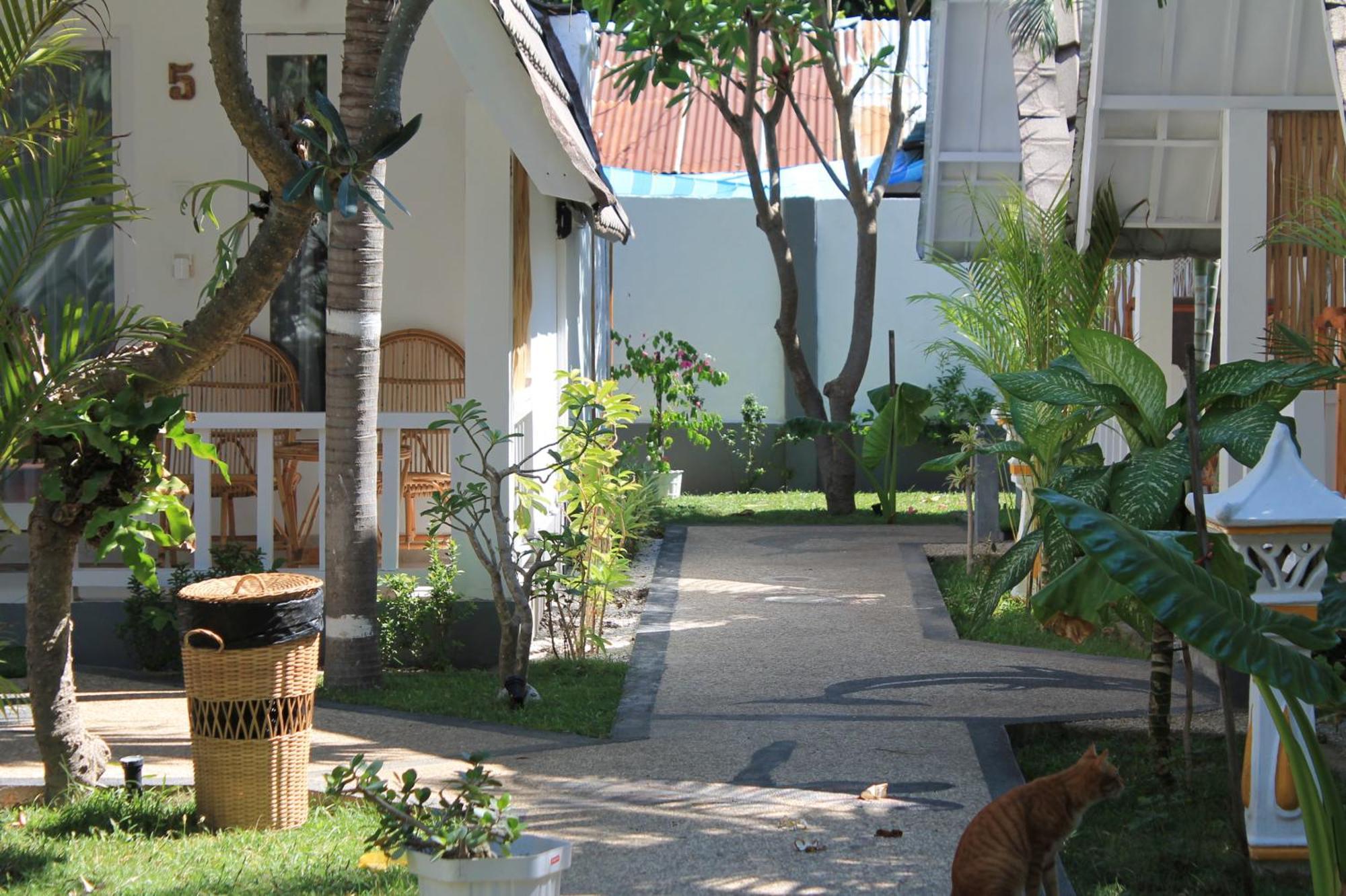 New Balengku Dua Hotel - Adults Only ギリ・アイル エクステリア 写真