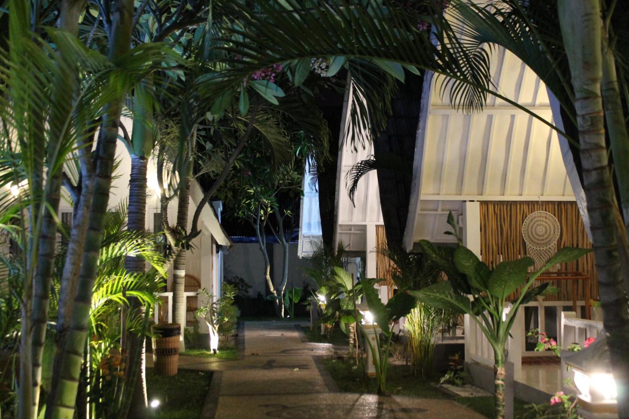 New Balengku Dua Hotel - Adults Only ギリ・アイル エクステリア 写真